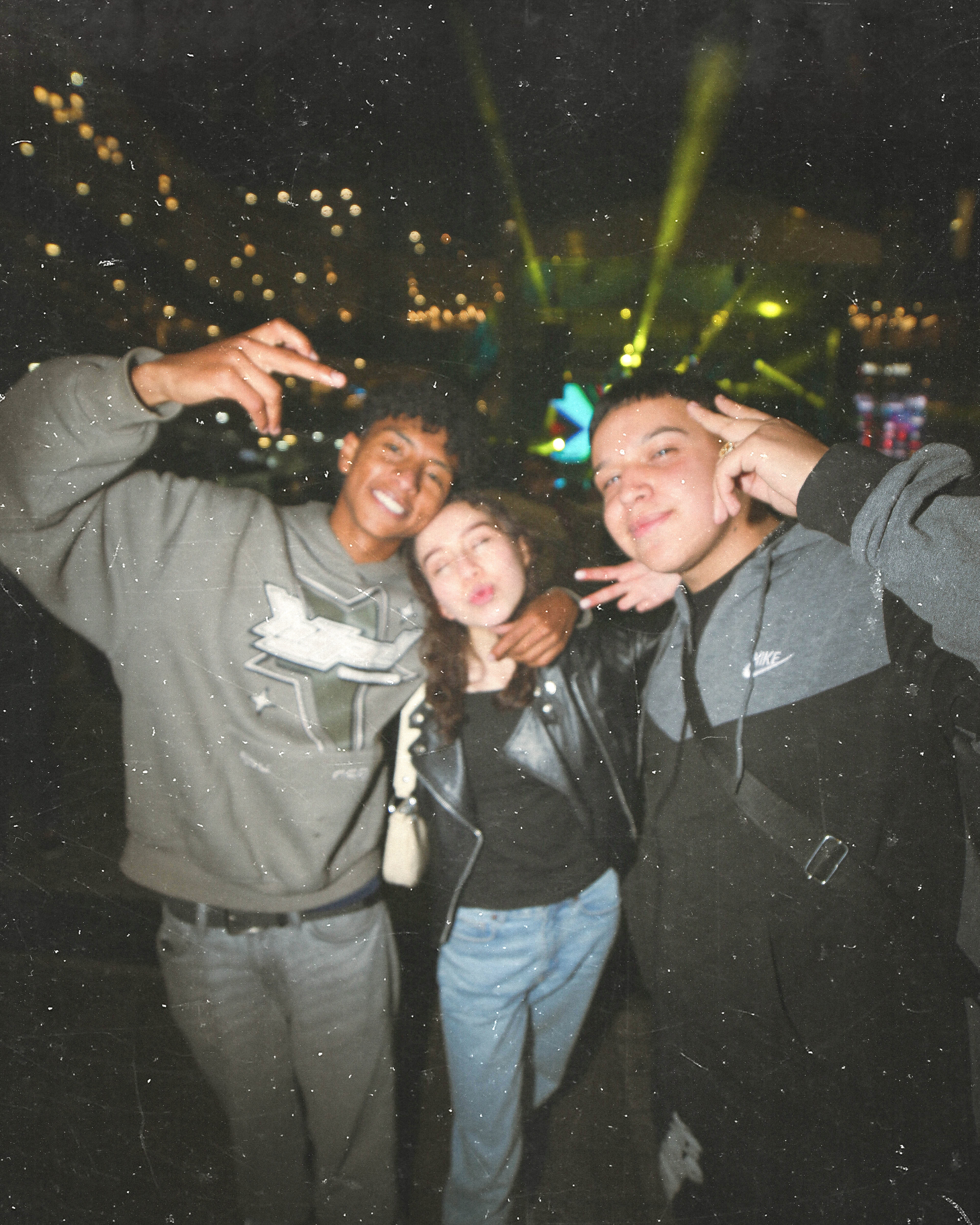 Residentes de CityU en un evento comunitario